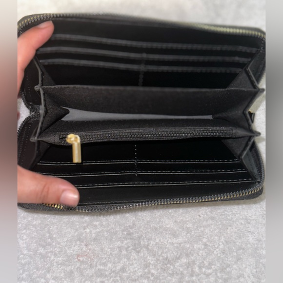 Adult Disney Women's Minnie Mouse Zip-Around Wallet - Picture 3 of 4